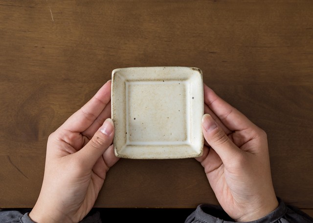 粉引き 角豆皿 (小皿・お茶請け皿・取り皿・醤油皿)/くるり窯