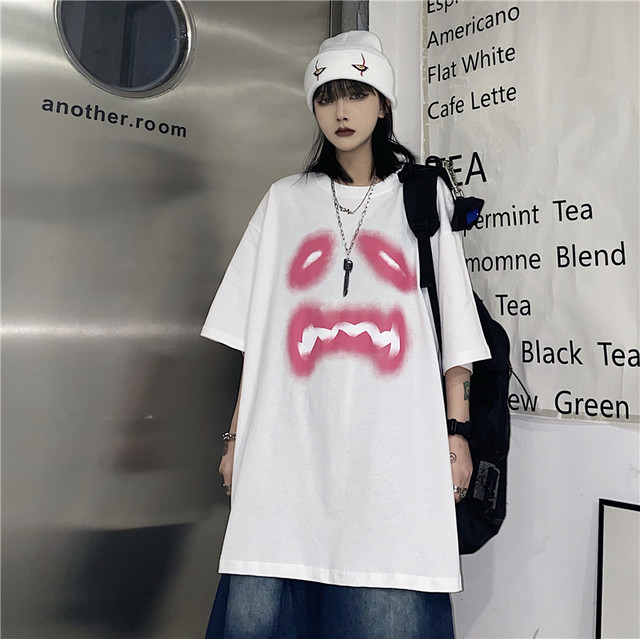 送料無料 Korea サマーモンスター柄ルーズオーバーサイズtシャツ メンズレディース ストリート かわいい 夏物 韓国 韓流 オルチャン K Pop アイドル アクセサリー ペンダント ネックレス ブレスレット リング ピアス バッグ 春夏秋冬 韓国ドラマ 韓国服 Kpop帽子 Kpop