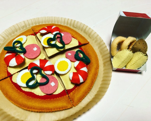 ピザとオニオンリングの手作りフェルトキット Manayukitaku