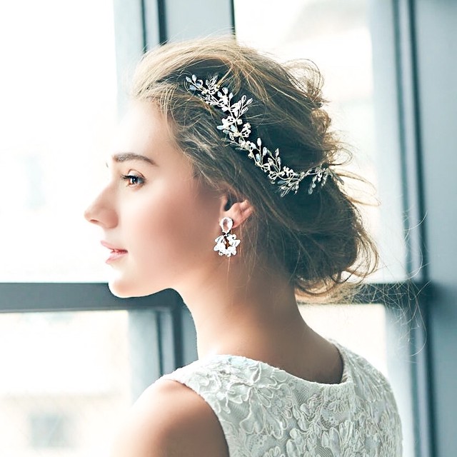 ウェディング ヘッドアクセサリー ブライダル ヘアアクセサリー ティアラ アクセサリー 髪飾り 結婚式 二次会 パーティー ウェディング小物 インポート ピアス イヤリング クリスタルフープピアス Ellenisia ウェディング ブライダル アクセサリー ヘッド