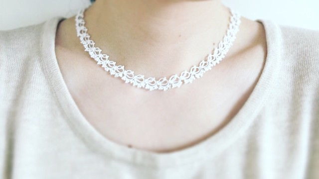 ブライダル ウェディングに Ring I White シルク手縫い糸製タティングレースのチョーカー Mabel Tatting Lace Jewelry