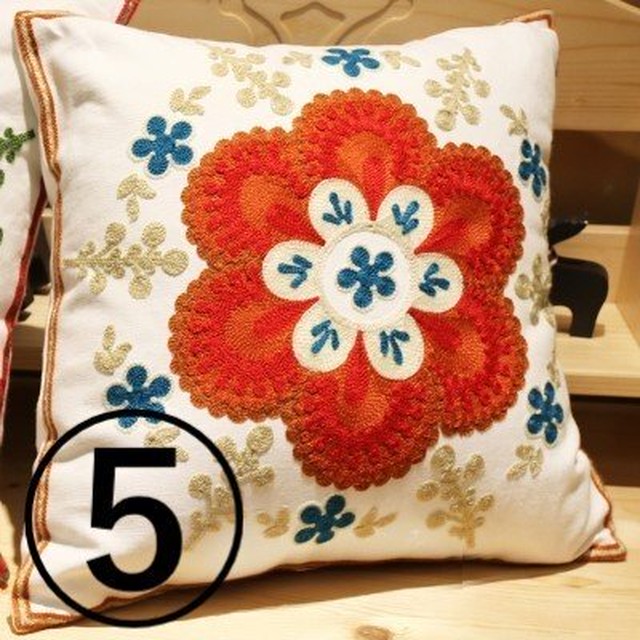 クッションカバー 45cm 45cm カラバリ 韓国 雑貨 インテリア おしゃれ 大きい 北欧 ソファー かわいい シンプル ふわふわ ゆめ 高級感 ベッド 車 ディスプレイ アンティーク レトロ 刺繍 コットン 布 アジアン 花柄 フラワー 模様 白 Akuaray