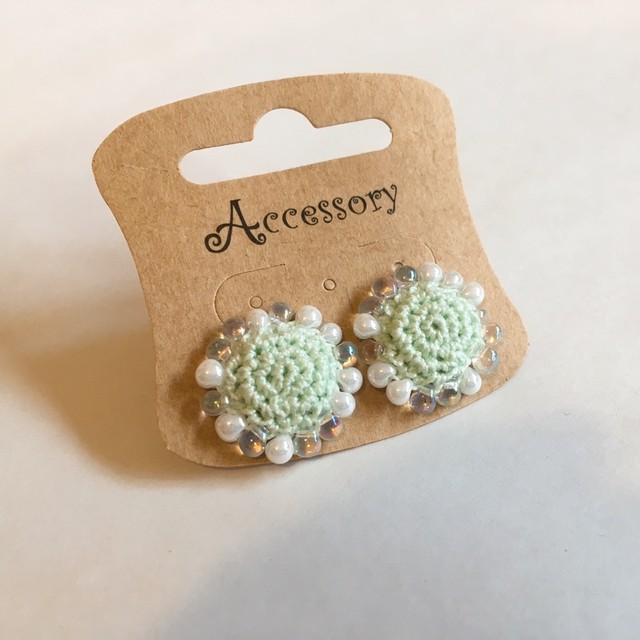 ビーズの花びら編み物ピアス ミント Zakka Beans