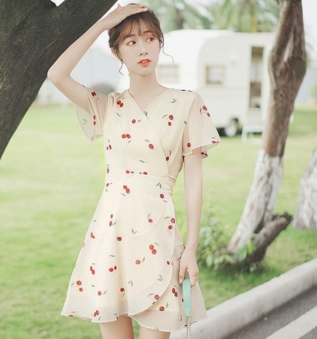 さくらんぼ柄ワンピース さくらんぼ柄 チェリー柄 春新作ワンピース 春ワンピース 夏ワンピース ワンピース カジュアル デート 半袖 ミニ丈 ショート丈 Vネック ウエストリボン リボン 韓国 オルチャン 韓国ファッション 新作 春夏 春 夏 Ut 623 Musubi Me 韓国