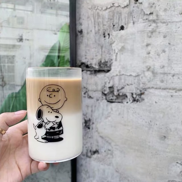 スヌーピーとチャーリーブラウンのグラスカップ カフェ 韓国雑貨 アンティーク 韓国インテリア 北欧インテリア White Style 北欧インテリア 韓国発 韓国インテリア ホワイトインテリア モノトーン スタイリッシュ