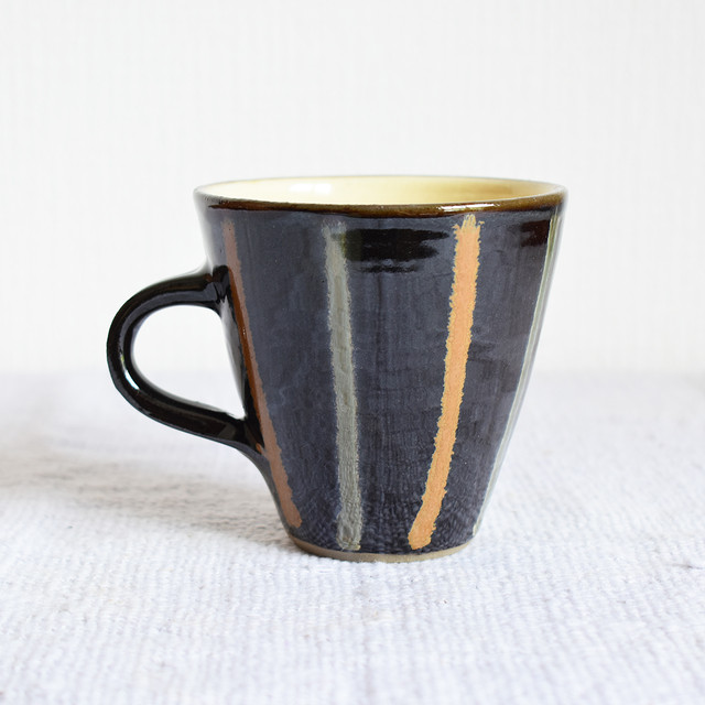 小鹿田焼 黒木昌伸窯 台形マグカップ 黒 二彩 B マルクトスコレー
