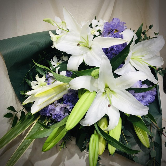 お供え花束 Yuri 花束 Hana To Midori 花とみどり