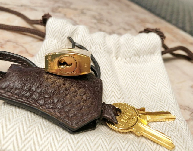 【エルメス】HERMES オータクロア28CM Fjordレザー EBENE BROWN(カーキ)GOLD金具
