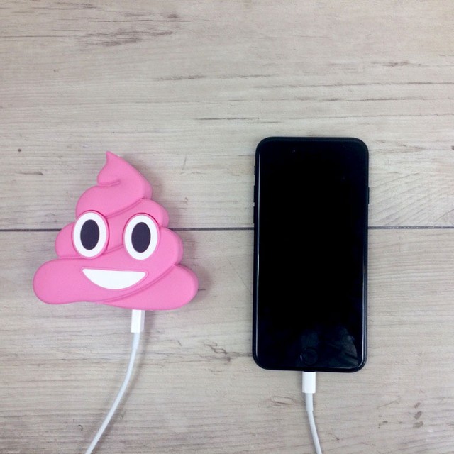 絵文字 Emoji モバイル バッテリー ピンクプープ Iphone Android 即日発送 Landx Zakka 可愛い楽しい大好きな雑貨やインテリアが見つかる