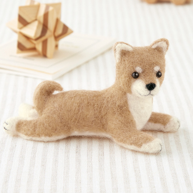 スターターセット 針 マット 付き 伏せポーズの柴犬のマスコット手作りキット 羊毛フェルトで作る犬のぬいぐるみ いぬ 手芸キット 自由研究 幸せデリバリー リングピローなどの結婚式アイテム 手芸用品の通販