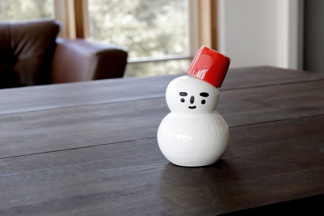 Sp3a18 28 徳利 雪だるま徳利 赤帽子カップ付 冬に最適の可愛い器 丸モ高木陶器 冬 可愛い ウィンター 笑顔 お酒 ロマンチック 徳利 丸モ高木陶器 温度をデザインに 美味しいをデザインに