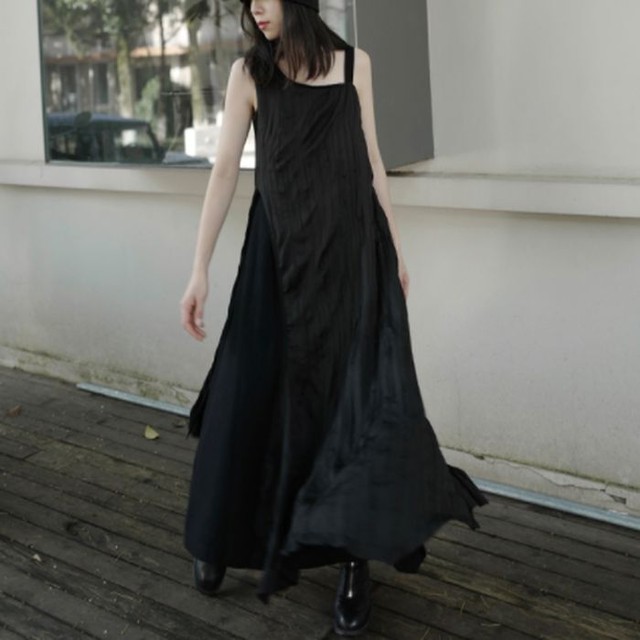 重ね着風 ワンピース ドレス ロング丈 ノースリーブ シャーリング 無地 ブラック ホワイト 黒 白 デザインネック 韓国 エレガント モード カジュアル お支払い後日以内に発送 Top373 Garcons