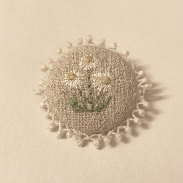 Kukka 白いお花刺繍ブローチ Tytto