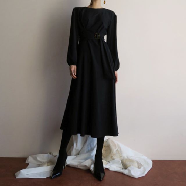 送料無料 2カラー ウエストベルト シック ワンピース ドレス レディース お出かけ お呼ばれ 女子会 食事会 同窓会 ディナー パーティー 二次会 デート 無地 ブラック ブラウン 袖あり 長袖 ウエストマーク ひざ下 ミディアム丈 襟なし Aライン ドロップショルダー 大人かっこいい