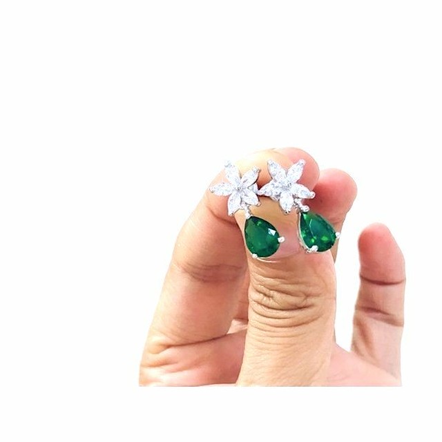 ピアス ゆらゆらピアス 花ピアス かわいいピアス エメラルドピアス ゆらゆらピアス アレルギー対応 18kgp プレゼント K14 誕生日 結婚式 5159 Mikajewelry