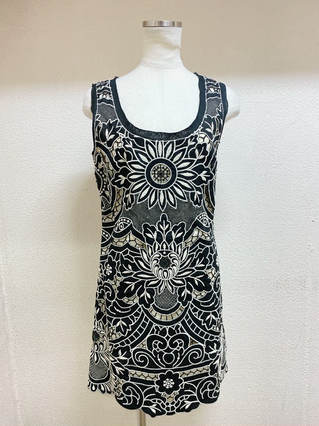 ヴィヴィアンタム ノースリーブワンピース 黒白色 花柄刺繍 Vivienne Tam Uta