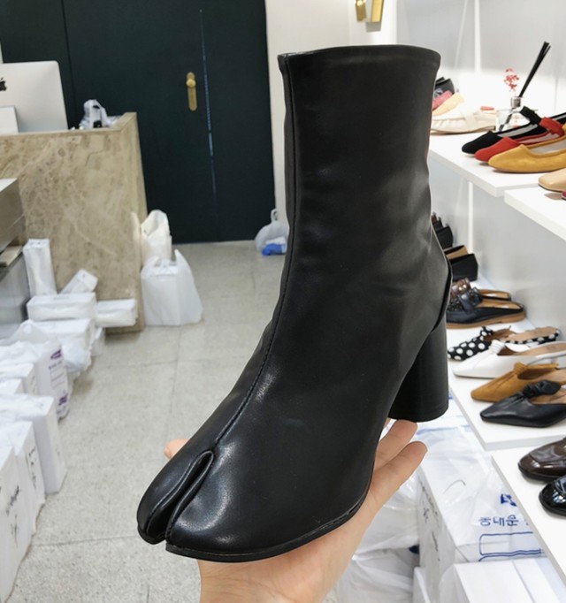 ホワイト37即納 足袋ブーツ レディース ファッション 靴 足袋 ブーツ タビブーツ 冬 セレブ セレブカジュアル お洒落 可愛い かっこいい お出かけ 女子会 デート デイリー モード トレンド 個性的 ショートブーツ ショート ヒール 62 Sayurio レディースアパレル