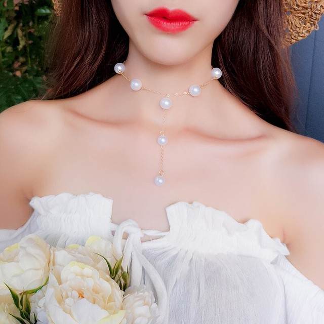 many pearl choker