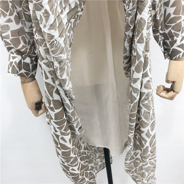 小花柄のプリーツワンピース プリーツワンピース 花柄 レトロ レディース ブルー グレー ワンサイズ 10代 代 30代 40代 アラサー アラフォー Aライン カジュアル ハイウエスト ウエストマーク 脚長効果 シフォン ロング丈 ミモレ丈 長袖 ボトルネック フリル ボタン Rb