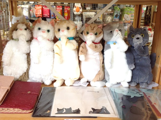 ブチだけ入荷 熱烈にゃんこ屋 ぬいぐるみ 立ち姿 垂れ耳 長毛 ねこのもり ねこのもり オンラインショップ