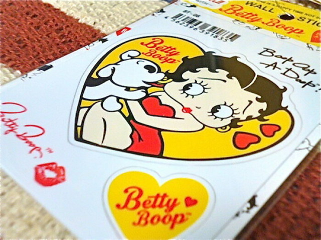 ベティちゃん ベティーベティブープ ベティ キーホルダー Hotel Key Holder193 Betty Hotel Wh 1960年 1980年代にかけてアメリカのホテルやモーテルで実際に使われていたホテルキーホルダーを再現 今や アメリカでもホテルやモーテルは