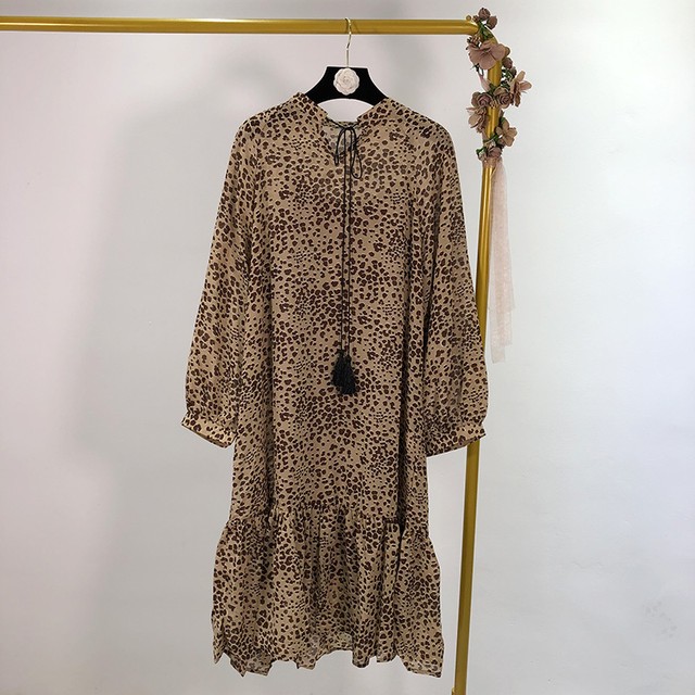 長袖 ワンピース かわいい 大人 秋 コーデ ひざ丈 ミモレ丈 ハイウエスト 体型カバー 襟 ネクタイ トレンド オルチャン レオパード柄 ヒョウ柄 お出かけ デート 女子会 お呼ばれ 着まわし うれしい キャミ付 Ukiukionepicec