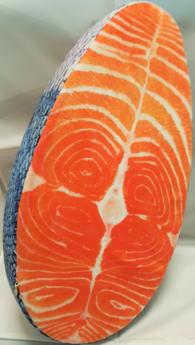 リアルクッションシリーズ 鮭の切り身クッション 雑貨繚乱 ざっかりょうらん