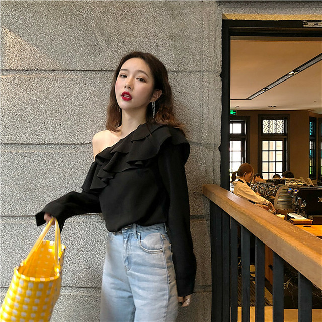 フリル ワンショルダー オフショル オフショルダー フリルブラウス フリルトップス トップス レディース カジュアル エレガント きれいめ エレカジ 通勤 フォーマル パーティー お呼ばれ 韓国 オルチャン 韓国ファッション 新作 春夏 春 夏 Om 262 Musubi Me 韓国