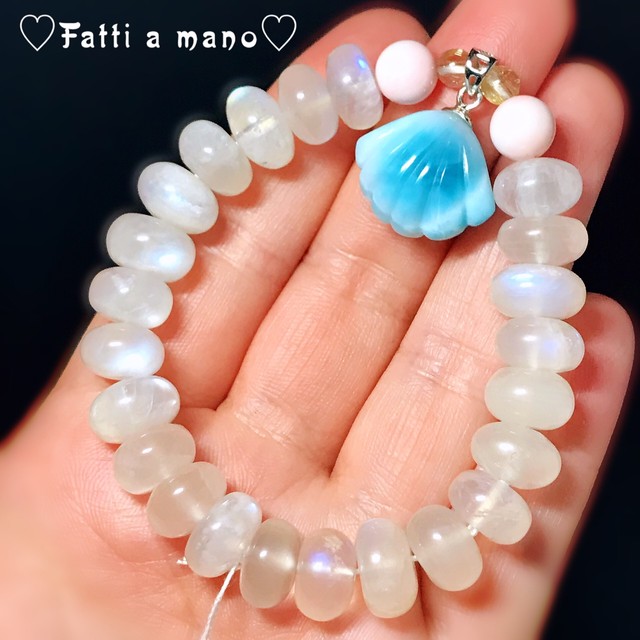 ハイクオリティ クリームブルームンストーン シェルラリマーブレスレット 上品 海 夏 ハワイ 可愛い Fatti A Mano