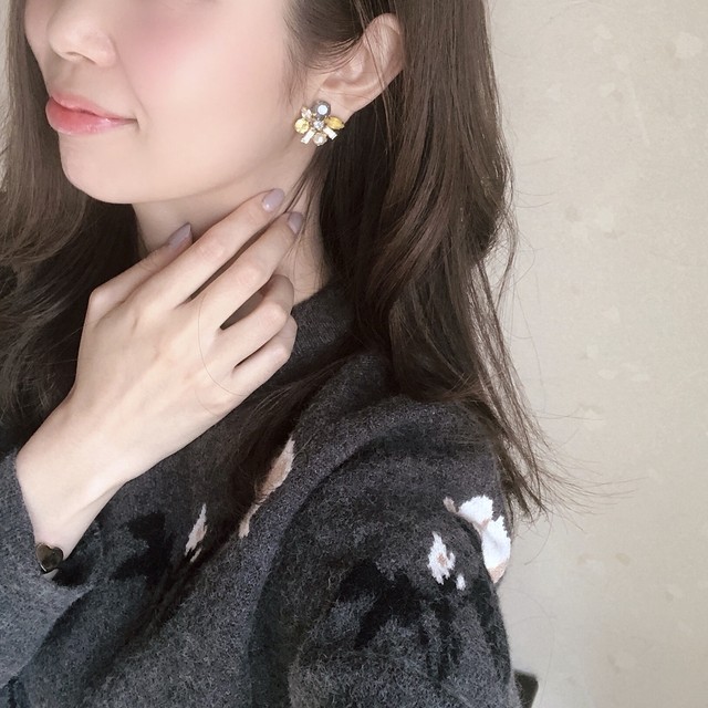 【ピアス】人気 グレーとイエローのスワロフスキーピアス オシャレ アクセサリー トレンド