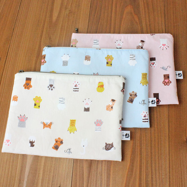 ホワイトアンドピーチ 肉球と猫柄のぺたんこポーチ 肉球グッズ 猫雑貨 肉球雑貨ホワイトアンドピーチ