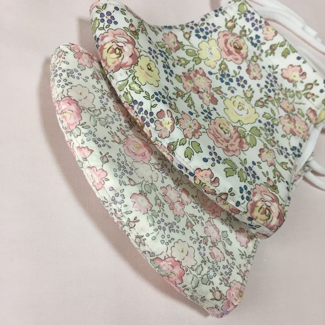 ハンドメイド 布マスク 立体マスク 手作りマスク Sサイズリバティマスク フェリシテ シャンパンゴールド 入園入学準備 Nanaハンドメイド リバティ 入園入学準備グッズ 幼稚園グッズ