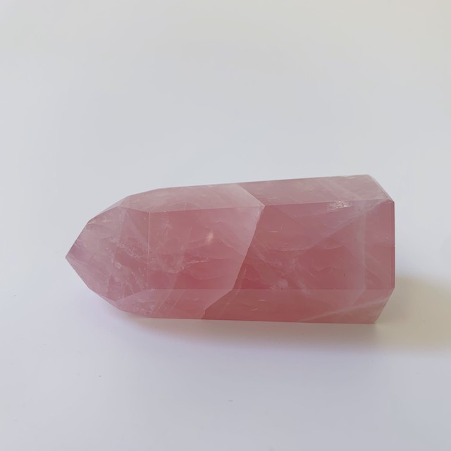 深い色味 ブラジル産 ローズクォーツタワー08 エンジェルローズクォーツ Rose Quartz Kamoku カモク 鉱石と天然石のネットショップ