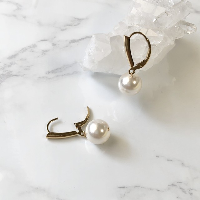 ホワイトパールバックレバーピアス Aivory