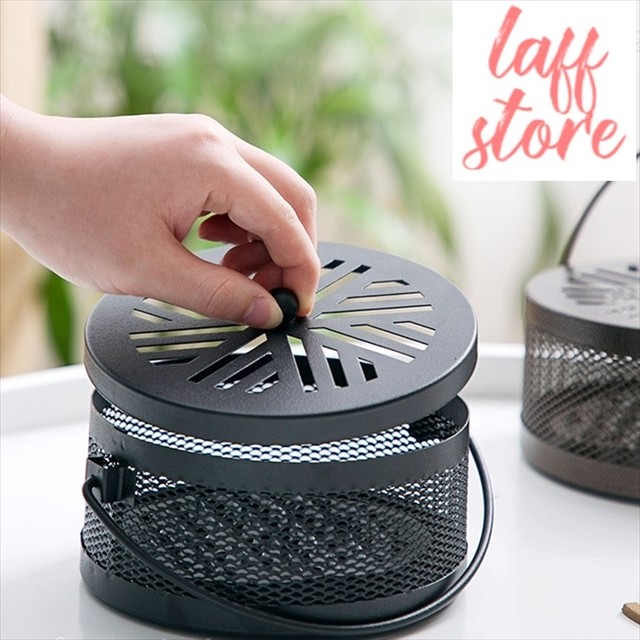 メッシュデザイン 丸型 蚊取り線香ケース 蚊取り線香台 蓋付き 線香台付き 持ち運び可能 吊下げ 室内 スチール 可愛い 夏 虫よけ 虫退治 レジャー アウトドア 寝室 お香 リビング プレゼント 蚊取り線香入れ Laff Store 会社情報 納期の確認をお願いします