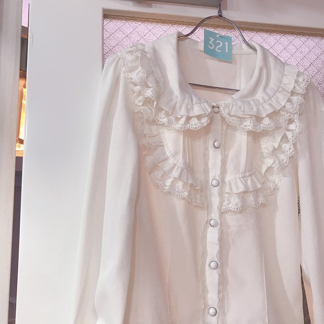 丸襟フリルブラウス サントニブンノイチ