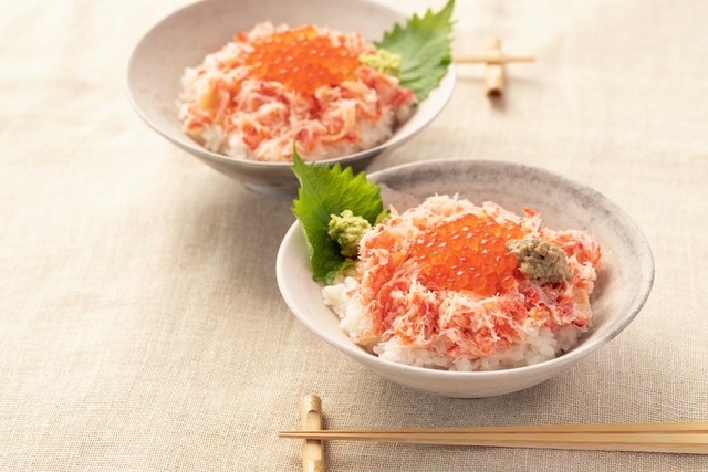 冷凍 おうちでかじま丼セット かに丼 サーモンといくらの親子丼２種セット 4人前 カニと海老 海鮮コロッケ 大洗のカジマです