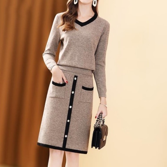 全2色 セットアップ レディース 春秋 カジュアル きれいめ おしゃれ スカートセット ひざ丈 ひざ上丈 タイトスカート 長袖 2点セット 大人 デート Vネック ニット 上品 セーター ボタン ゴールド ブラック 黒 ベージュ グレー 大きいサイズ Xl 2xl 代 30代 40代 50代