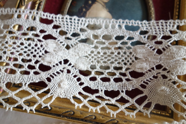 50 蝶模様 アンティークレース C353 生成り Vmt Antique アンティーク雑貨の家