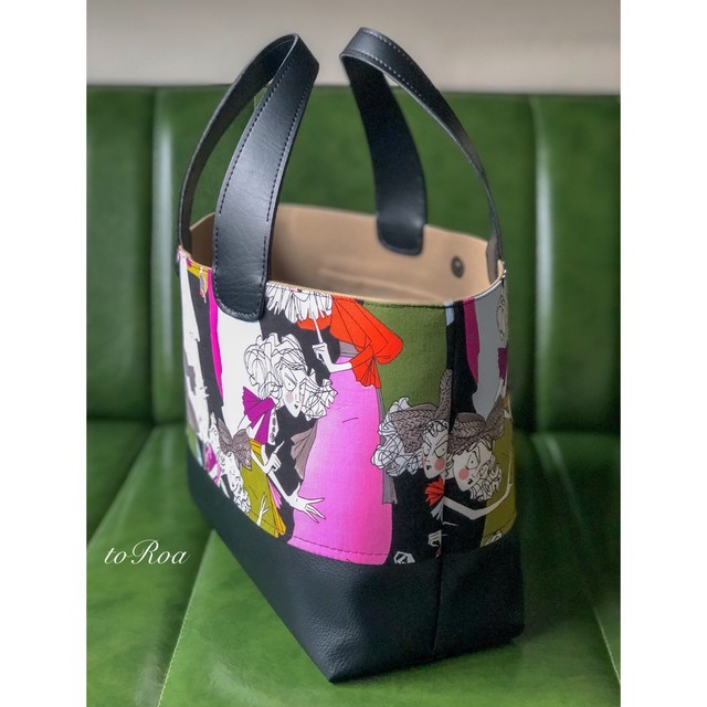 個性的な女の人のトートバッグ Toroa