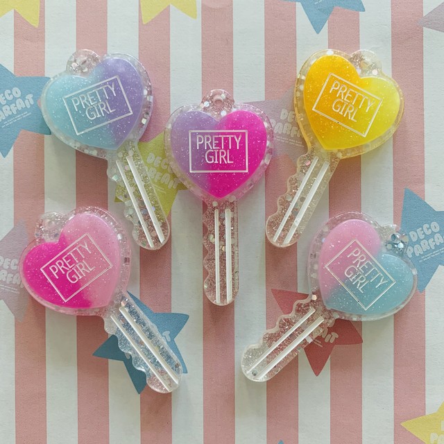 159 キラキラ鍵ハートチャーム デコパーツ プラパーツ 貼り付けパーツ ハンドメイド材料 ハンドメイドアクセサリー デコパフェ Decoparfait ハンドメイド材料