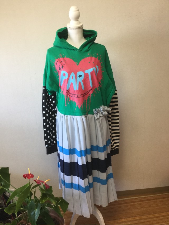 古着リメイクワンピース Partyフーディ1点物 Nest