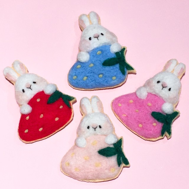Yumiyan いちごお抱えうさぎさんブローチ 新宿店 ラビットデパートメント Rabbit Department うさぎ雑貨