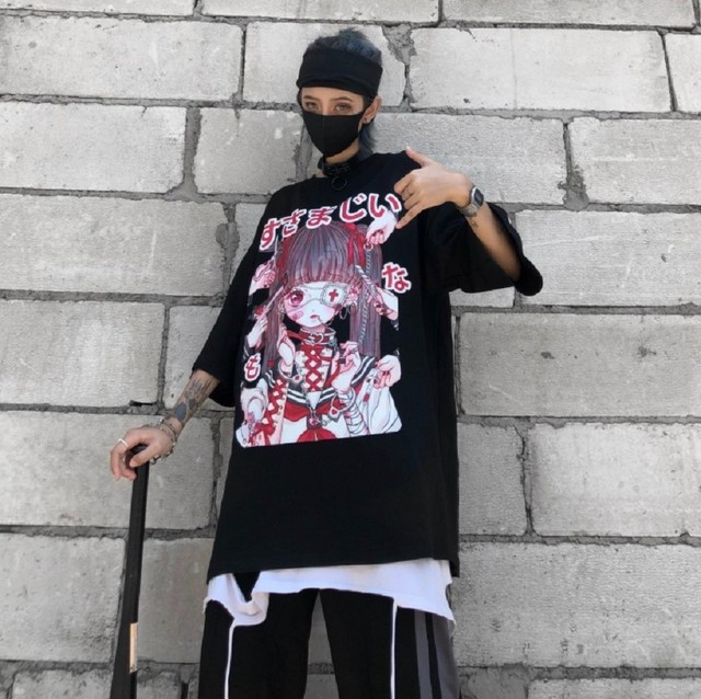 トップス Tシャツ すさまじい レディース 病みかわ 韓国ファッション 韓国 オルチャン 韓流 ゴシック ゴスロリ ヴィジュアル系 手錠 眼帯 ハート カッター ハサミ シザー ツインテール 制服 首輪 ロリータ ユニセックス ビッグシルエット Aio Online Store