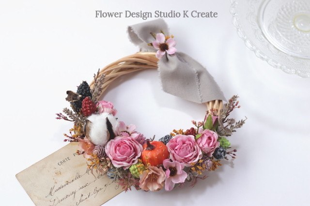 シャビーなピンクの薔薇の秋色リース ハロウィン ハロウィーン リース Flower Design Studio K Create