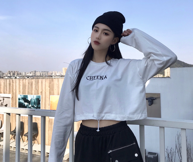 人気アイテム ショート丈 長袖 トップス トップス レディース 長袖 ロンt ショート丈 トップス へそ出し Tシャツ ラウンドネック ロゴ プルオーバー ダンスウエア スポーツウエア 練習着 カジュアル 韓国ファッション 10代 代 シンプル 送料無料 韓国レディース