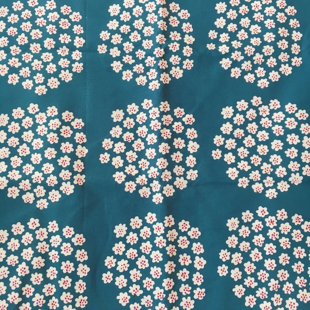 入荷 廃盤色 紺x赤 Marimekko マリメッコ生地 プケッティ Puketti ジャコウネコのしっぽ