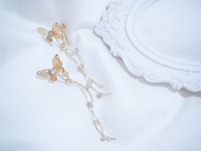 ティンカーベルと魔法の粉 蝶とビジューチェーンイヤリング ピアス 0 00 ゼロスリー