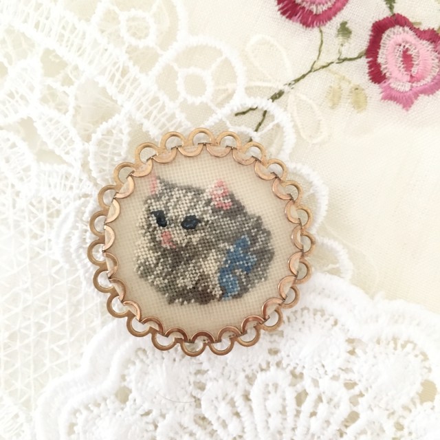 70s Vintage Petit Point Brooch 猫 刺繍 ヴィンテージ ブローチ Chambre De Coco Vintage