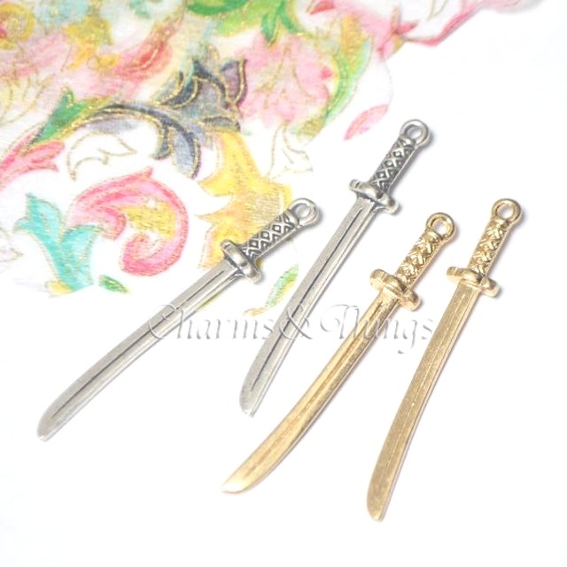 C T 刀のチャーム 刀剣 5個入 アクセサリーパーツ Sc1210 ハンドメイド材料 ストラップ素材 Charms Things